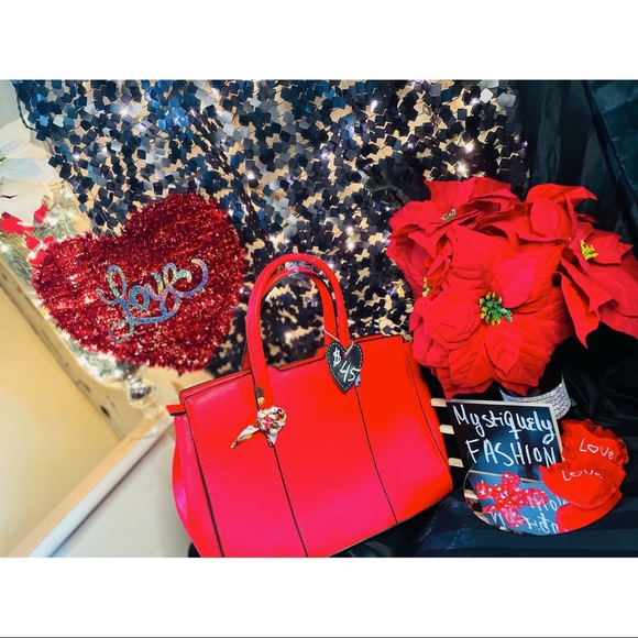 Red Passion Women’s Shoulder Bag - Picture 5 of 7